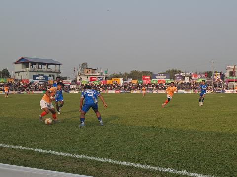 आयोजकलाई ४-२ गोलअन्तरले हराउँदै एपीएफ फाइनलमा प्रवेश 