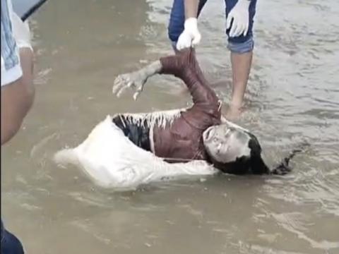 झापाको दमकस्थित सेतुमारी पुलमुनि रतुव खोलामा युवतीको शव फेला झापाको दमकस्थित सेतुमारी पुलमुनि रतुव खोलामा युवतीको शव फेला