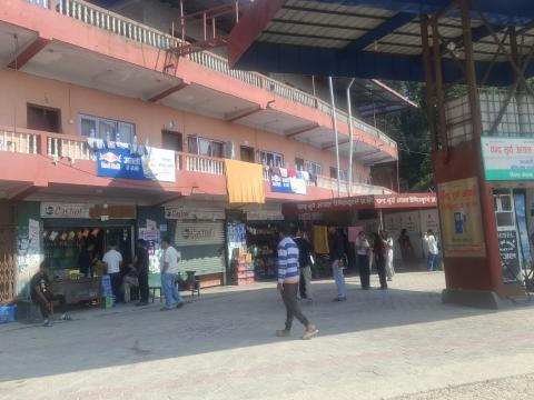 वैकल्पिक सडकमा तीन दिनदेखि अलपत्र यात्रु हेटौँडा पुगे