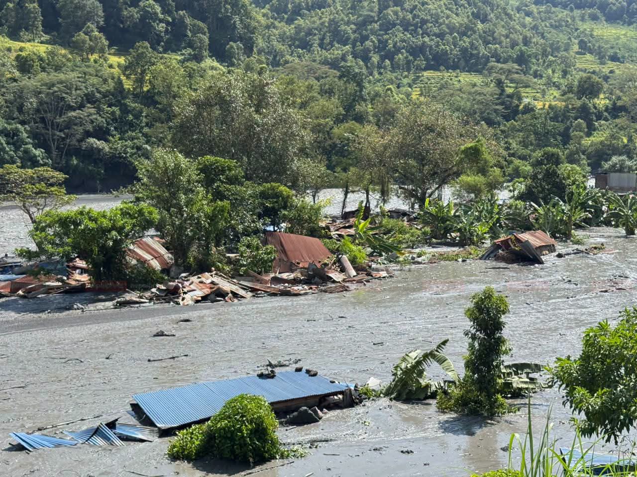 बाढीमा परेका ३८ जनाको नेपाली सेनाद्वारा  उद्दार 