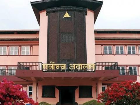 पक्राउ परेका व्यक्तिलाई हतकडी नलगाउन प्रहरीलाई सर्वोच्चको आदेश