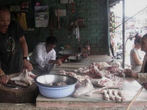 झापामा मासुको मूल्य मनोमानी वृद्धि, उपभोक्ता मारमा, नियमनकारी निकायले अनुगमन नगरेको गुनासो 